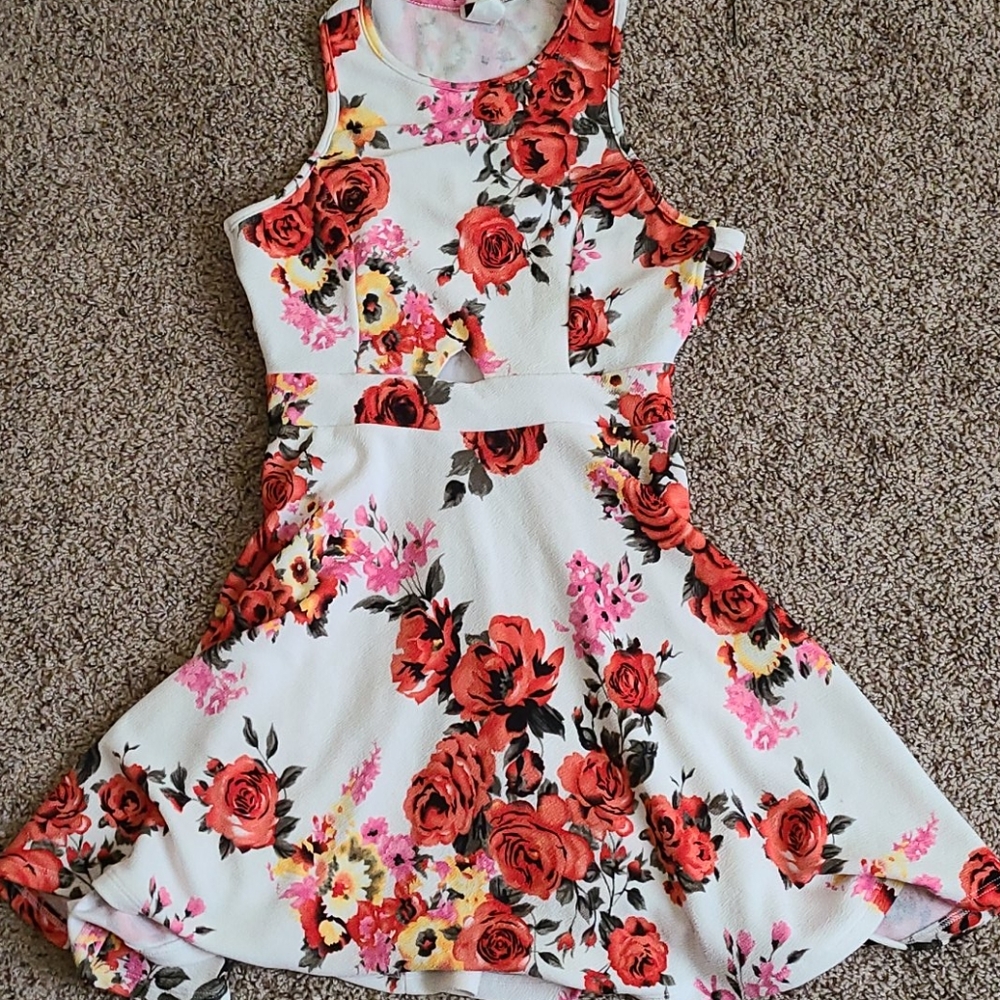 Like new floral sundress - Picture 4 of 8